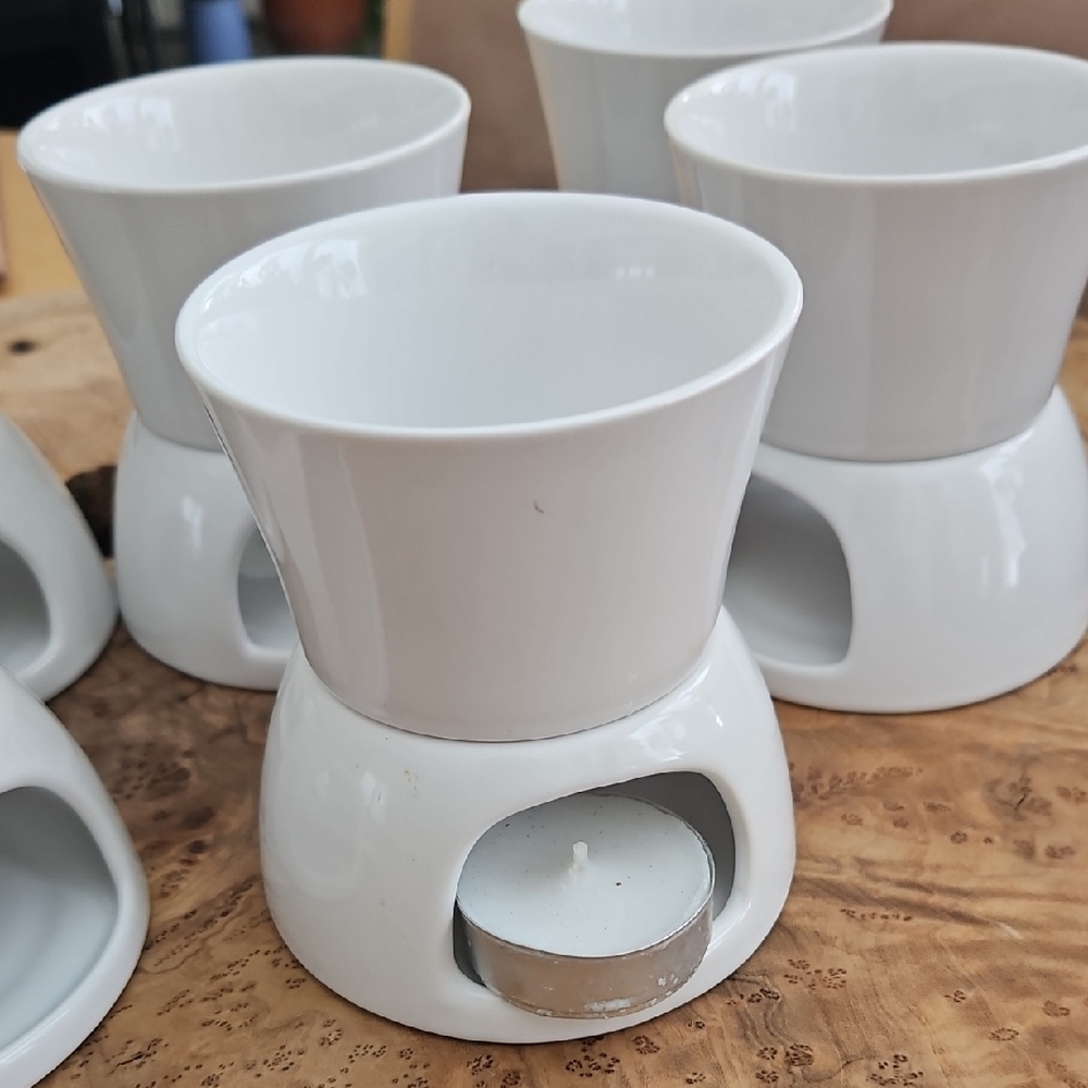 Set of 6 Elegant White Ceramic Tealight Butter / Sauce Warmers